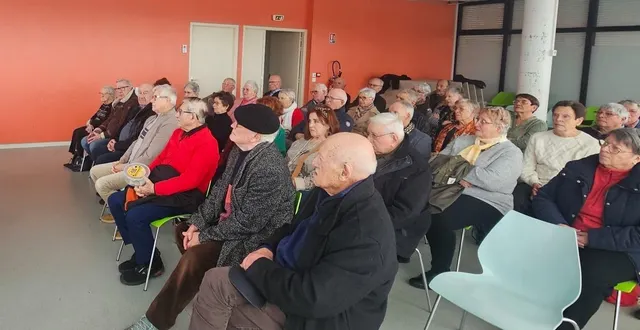 photo  ils étaient une soixantaine à participer à l’assemblée générale de l’unc, samedi après-midi à argentan.  &copy;  ouest-france 