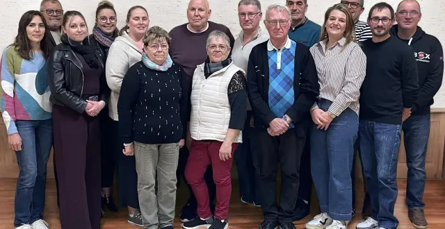 photo  de gauche à droite. au premier rang : julie célie bento da silva, léa delaurière, françoise hébert, marie-claire grignon, christian leboul, morgane patard, allan beulet au deuxième rang : raynald gendre, marine garnier, marine manuel, patrick manuel, stéphane médard, nicolas rosier, ludovic rannou et fabrice leroux.  &copy;  ouest-france 