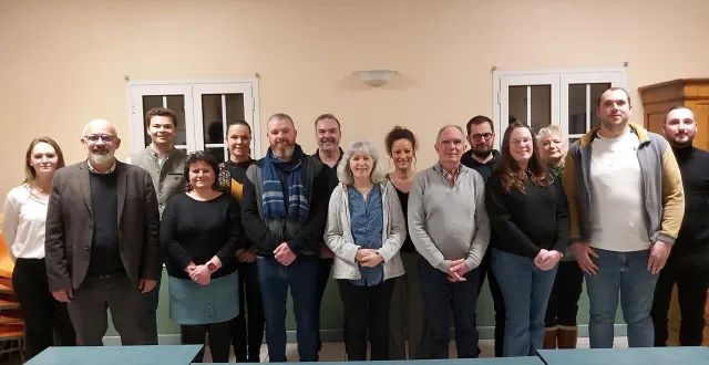 photo  les colistiers de l’équipe « engagés pour un village qu’on aime ».  &copy;  le maine libre 