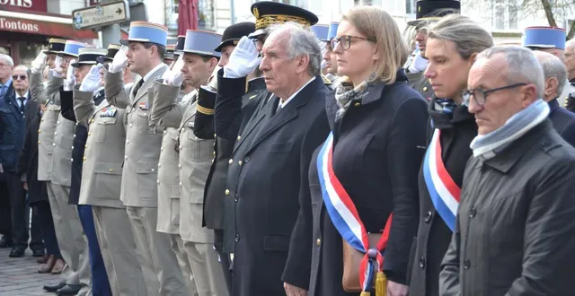 photo  saumur, mardi 3 février 2026. ami et compagnon de route politique du général morillon, françois bayrou a fait le déplacement, tout comme marc fesneau.  &copy;  co - carl guillet 