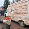 photo  teddy anger livre les produits d’une vingtaine de producteurs locaux dans un rayon de 30 km autour d’alençon (orne). 