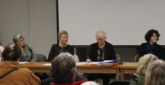 photo  martine macé (troisième en partant de la gauche) est la présidente de l’association familles rurales d’écouché-les-vallées.  &copy;  ouest-france 