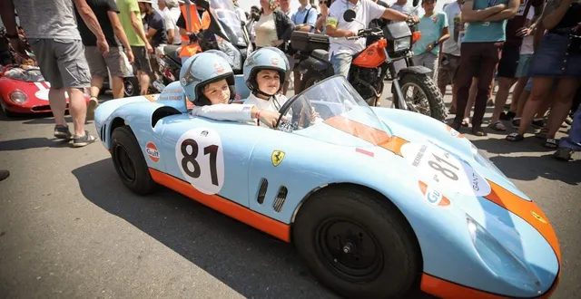 photo  romain et paul vernerey, encore tout gamins, à bord de leur ferrari 330 p2. cette réplique à l’échelle 1/2, faite maison, a été volée lundi matin.  &copy;  dr 
