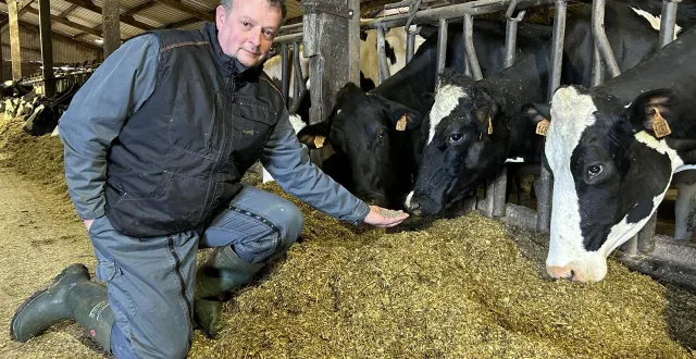 photo  mauléon, mardi 3 février 2026. installé avec son frère joël depuis 2008, thierry jottreau est préoccupé par l’évolution du prix du lait. il s’inquiète pour les éleveurs les plus récemment installés dans cette filière fragile.  &copy;  co-fabien gouault 
