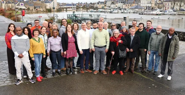 photo  la liste un avenir pour sablé emmenée par fabrice brivain en vue des élections municipales de mars 2026 à sablé-sur-sarthe.  &copy;  ouest-france 