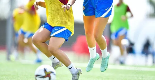 photo  le match opposant les footballeuses du rcf, club de la flèche (sarthe) à celles du mans villaret a été arrêté, samedi 31 janvier 2026, après que « des propos discriminatoires » ont été tenus.  &copy;  pau barrena / afp 