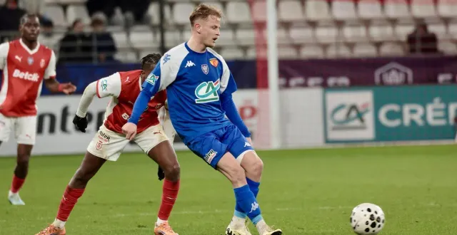 photo  martin rossignol et le mans fc ont nettement été battus à reims, hier soir.  &copy;  photopqr/l’union de reims/maxppp - rémi wafflart 