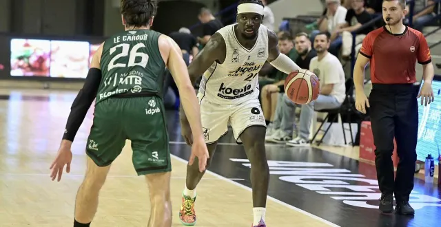 photo  les 21 points de junior ouattara ont fait le plus grand bien aux angevins.  &copy;  archives ouest-france 