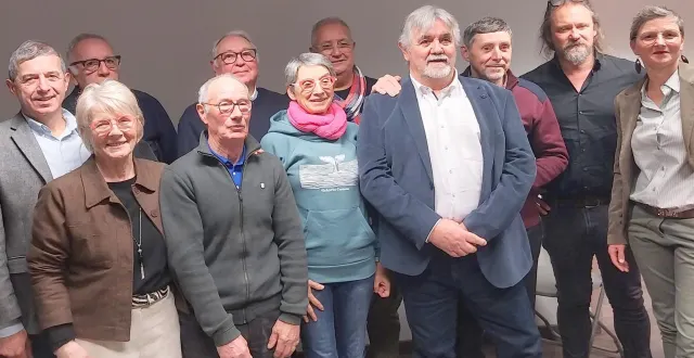 photo  les administrateurs, au premier rang, à partir de la gauche : michel leroyer, annick martin, daniel garnier, marie-noëlle douinot, jean-pierre tanguy (le président) et anne-paule flambard. au second rang, jean-françois picher, guy midy, alain badeuil, dominique boudin et thierry bogacki.  &copy;  ouest-france 