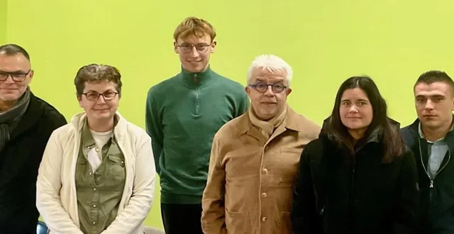 photo  de gauche à droite, yann choupeaux, vice-président ; catherine osmont, présidente ; lucas moinon, encadrant ; philippe bigot, maire ; laura takac, secrétaire et clément bazin, trésorier.  &copy;  ouest-france 
