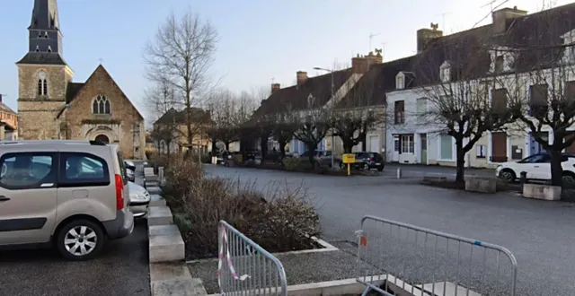 photo  entre les barrières, une dalle en béton masque encore le puits historique.  &copy;  ouest-france 