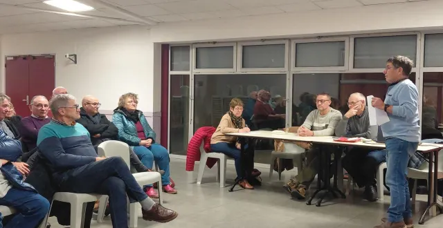 photo  les 34 membres de l’association se retrouvent tous les mercredis pour le plaisir partagé de nager.  &copy;  ouest-france 