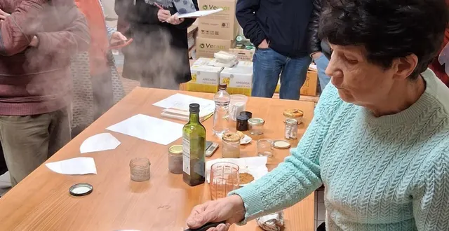 photo  maria salé préparant une crèmeà la propolis. à gauche, michel pidoux.  &copy;  co 