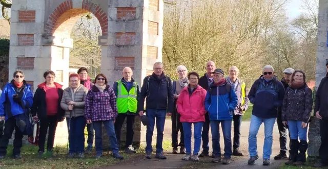 photo  la pause des 3a devant le parc de tirpoil.  &copy;  co 