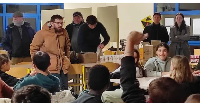 photo  une partie des chasseurs, pierre porcheron, nicolas delattre et des élèves.  &copy;  co 