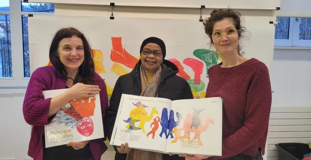 photo  de gauche à droite : marie-noëlle deverre, salwa ahmed ali et valérie huet présentent le livre « perseigne tu chantes », fruit d’un travail collectif.  &copy;  ouest-france 
