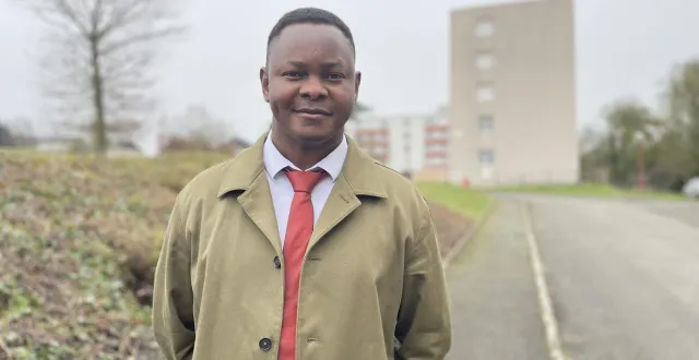 photo  porte-parole de « mamers populaire et citoyenne », rabbi kokolo dévoile les premières mesures du programme du collectif candidat aux prochaines élections municipales.  &copy;  le maine libre 