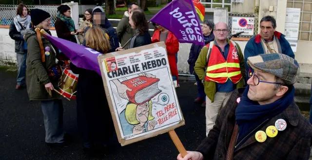 photo  les opposants à la réunion publique du rassemblement national ont manifesté le 31 janvier à niort.  &copy;  co - marie delage 