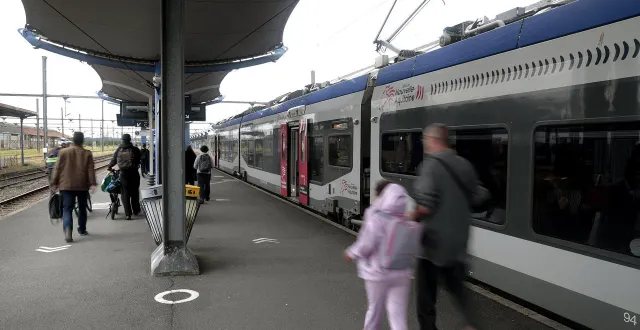 photo  après deux mois de galères, les usagers de ligne 14 semblent retrouver un quotidien.  &copy;  co - benoit felace 
