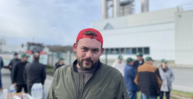 photo  lucas bézier, jeune agriculteur de 26 ans, s’apprête à reprendre l’exploitation familiale à saint-fraimbault.  &copy;  ouest-france 