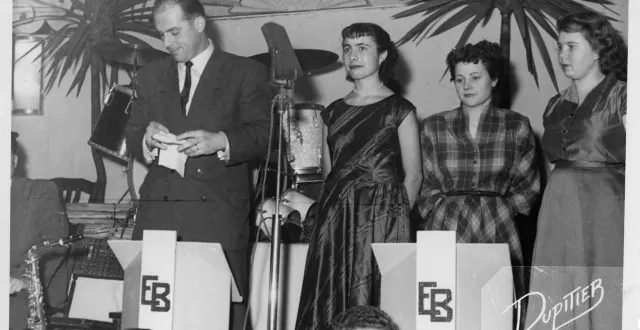 photo  pierre hameury (à gauche), arcachonnais arrivé par hasard, devenu figure locale à thouars.  &copy;  photos dupitier/famille hameury 