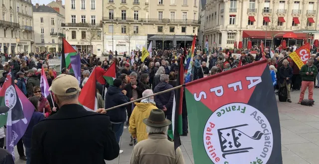 photo  les manifestations demandant un cessez-le-feu immédiat à gaza sont organisées quasiment tous les samedis place du ralliement à angers depuis octobre 2023.  &copy;  co 