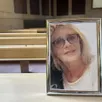 photo à la cour d’assises de la sarthe, la famille de monique chelle a apporté une photo d’elle, durant le procès de son ex-compagnon. il a été condamné pour assassinat à trente ans de réclusion criminelle. avec vingt ans de période de sûreté.