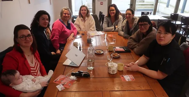 photo  brion, le 3 février 2026. auto-entrepreneuses ou bénévoles dans des associations, ces femmes se retrouvent, régulièrement ou ponctuellement, au restaurant de may cha (à droite).  &copy;  co – agathe le nueff 