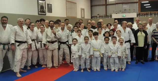 photo  tous les membres du judo présents vendredi à l’occasion du kagami biraki  &copy;  ouest-france 