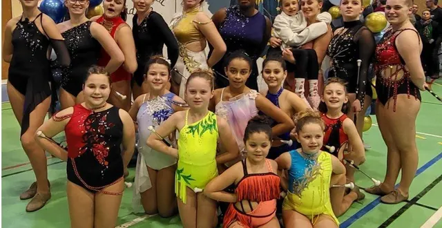 photo  les twirleuses argentonnaises ont réalisé un très bon début de compétition à la crèche.  &copy;  co 