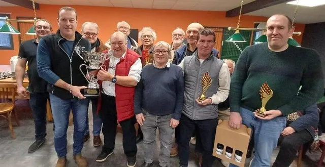 photo  les vainqueurs de la 36e édition du challenge bonnezeaux : yvan gilbert et jean-pierre guémard (de l’union comète de beaufort) à gauche ; au centre gilbert anger (président de la société de thouarcé), à droite, les finalistes benoît mouteau et yohann hayer (champ d’honneur d’angers), les demi-finalistes, yves le bars (maire de bellevigne en layon) et sébastien thomas (vice-président). samedi 21 février aura lieu l’assemblée générale de la société à 17 h (à partir de 15 h, vente des cartes de membres) ; le samedi après-midi 14 mars, concours de belote de la société (inscriptions au 06 18 56 30 07).  &copy;  co 