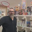 photo  michaël vincent dans sa librairie, la bande à gaston. 