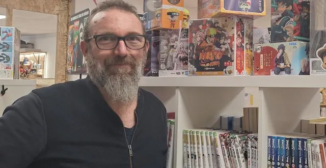 photo  michaël vincent dans sa librairie, la bande à gaston.  &copy;  co 