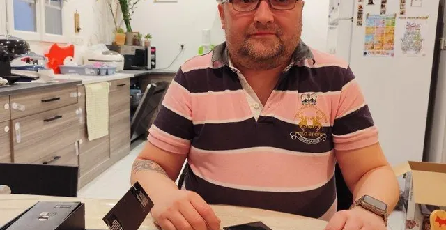 photo  julien desjouis a créé jrv61 et réparetéléphones et tablettes à son domicile.  &copy;  ouest-france 