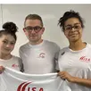 photo  maëva et eva championne de france avec leur enseignant bertrand lors du retour du championnat de france de natation des benjamins. 