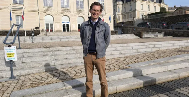 photo  élu de la minorité municipale, raphaël de la salmonière est tête de liste de « réveillons segré-en-anjou bleu », une nouvelle liste aux élections municipales de mars 2026.  &copy;  ouest-france 