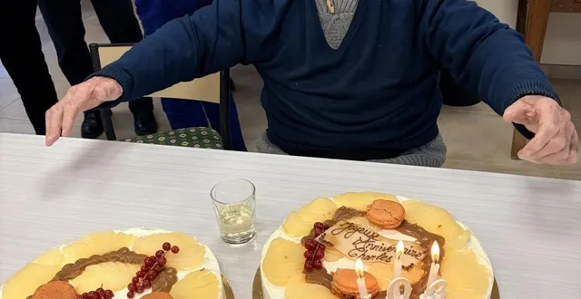 photo  charles cousin, à 103 ans, n’a pas perdu le plaisir se souffler ses bougies.  &copy;  le maine libre 