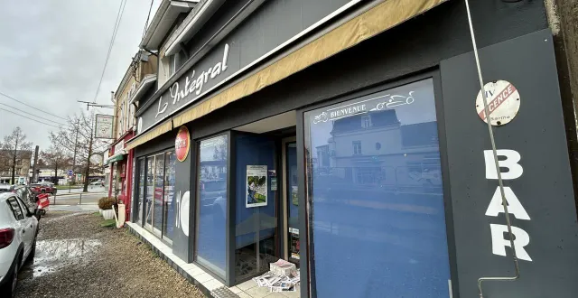photo  le quartier de pontlieue a perdu son illustre bar-brasserie l’intégral, situé tout près du rond-point de la lune.  &copy;  le maine libre 
