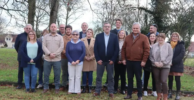 photo  laurent hébert, ancien conseiller municipal, mène la liste « redynamisons le bailleul » lors des élections du 15 et 22 mars 2026.  &copy;  ouest-france 