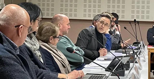 photo  le maire nicolas leudière a remercié les membres du conseil et les services, lors du dernier conseil de la mandature, le lundi 2 février 2026.  &copy;  le maine libre 