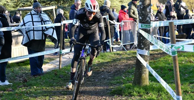 photo  célestin guillon, ici en cyclo-cross durant l’hiver, se lance dans le gravle pour 2026.  &copy;  le maine libre 