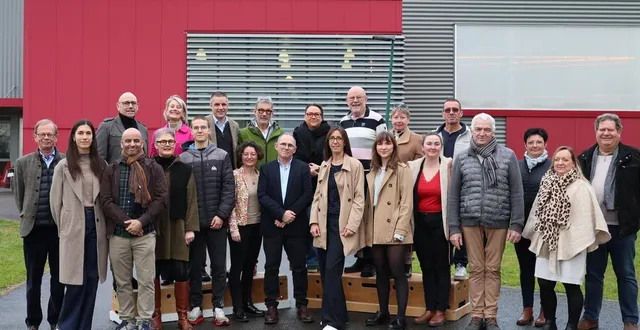 photo  la liste de jean-marc coyeaud. absents ; benoît honoré, nathan bouhours, laeticia leroy, diara batchily, mohamed tahiri-alaoui, lisa martineau, patrice olivier et annick guillaumet.  &copy;  ensemble fixons le cap pour demain 