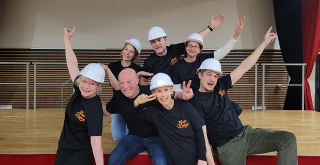 photo  de gauche à droite au premier rang : frédérique duboust, bernard ayache, sylvaine duval mauboussin, simon delizy ; au second rang, fannie huard, hugues le piouff, inès jeannin.  &copy;  ouest-france 