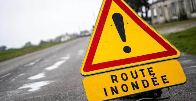 photo  une route est coupée près d’angers. photo d’illustration.  &copy;  guillaume saligot / ouest-france 