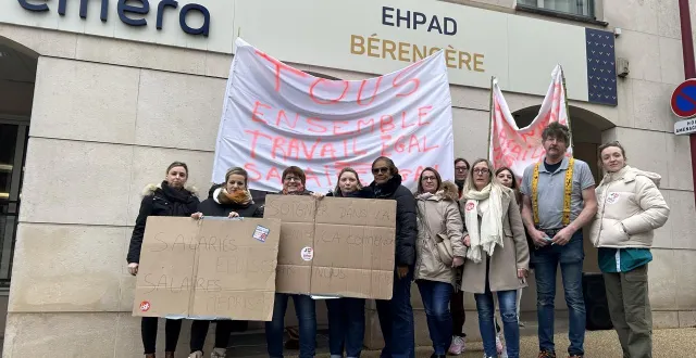 photo  des salariés de l’ehpad ont procédé à un nouveau débrayage ce jeudi à la mi-journée.  &copy;  le maine libre 