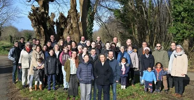 photo  sylvie cousin entourée de ses colisiters.  &copy;  collectif citoyens cellois 