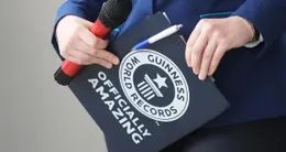 Info insolite  le brésilien pepe fiamoncini a parcouru 188 km sur un tapis roulant pendant 24 heures. 