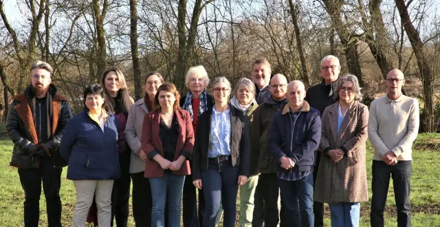 photo  de g. à d. : richard legrand, gaëlle coste, stéphanie letheule, ingrid boisnard, marina toullier, lyne legrand (suppléante) séverine menet, marie-christine pelluau-mariage, jean-françois raimbault (suppléant), jean de la guillonière, jean-philippe vincent, thierry durand, valérie verron, philippe bourgeais. absents : valérie douilly, stéphane david, nicolas richard.  &copy;  vivre ensemble à soulaire-et-bourg 