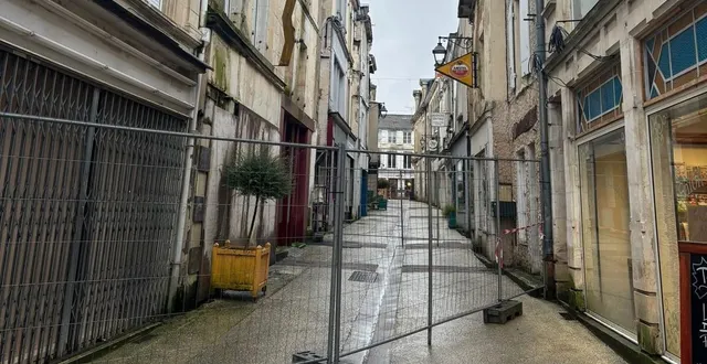 photo  la rue taupineau est actuellement totalement fermée à la circulation routière dans le centre de saint-maixent-l’ecole.  &copy;  mairie saint-maixent 