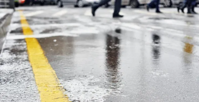 photo  après avoir oublié de fermer la valve de son chauffe-eau solaire, une habitante de lanzhou, en chine, a transformé les abords de son immeuble en patinoire.  &copy;  photo d’illustration : getty images 
